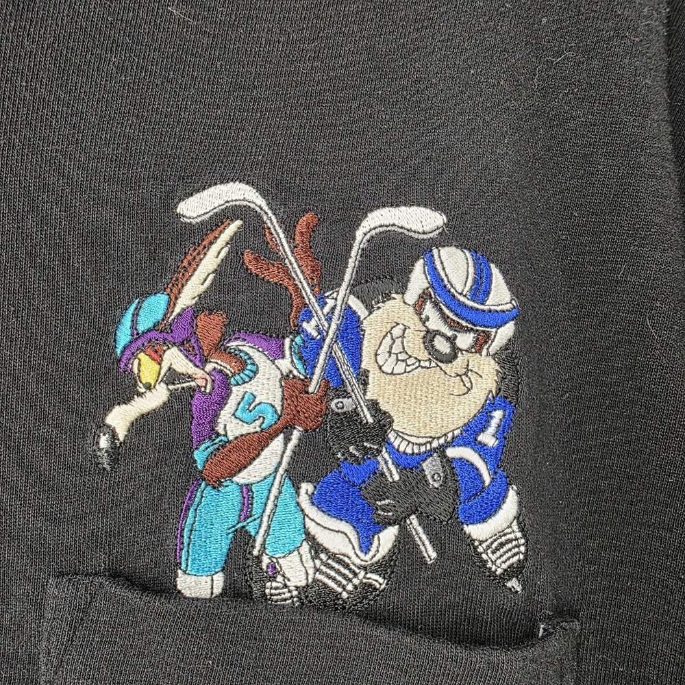 VTG 90s Looney Tunes Sports Hockey Embroidered Black Pocket Shirt Warner Bros XL - Picture 2 of 12